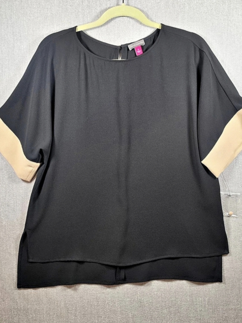 Vince Camuto Black & Beige Button Back Blouse Size Small New